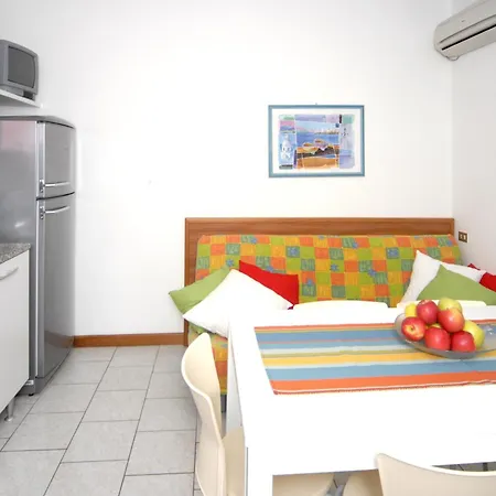 Seaside Escape Flat For Up To 6 Guests * بيبيوني