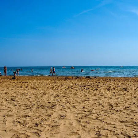 Seaside Escape Flat For Up To 6 Guests شقة *